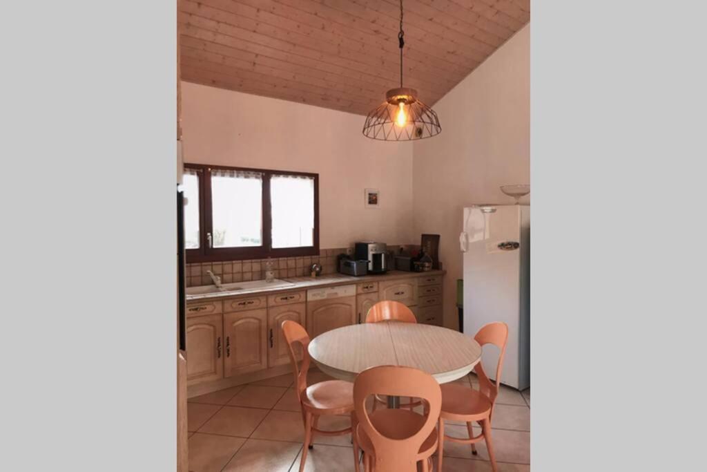 Maison Entiere Au Pied Du Plateau Du Retord 2 Chambres Sdb - Vouvray Ochiaz Exteriör bild