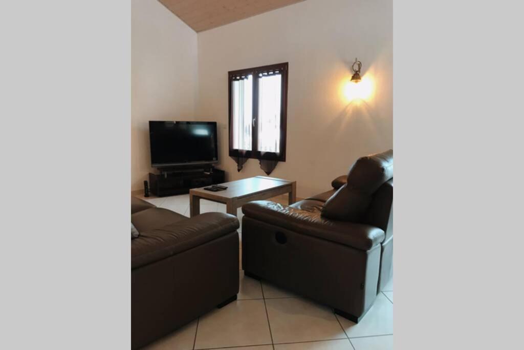 Maison Entiere Au Pied Du Plateau Du Retord 2 Chambres Sdb - Vouvray Ochiaz Exteriör bild